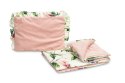 KOMPLET DO WÓZKA VELVET Z FALBANKĄ MAGNOLIA RÓŻOWY KOMPLET DO WÓZKA VELVET Z FALBANKĄ MAGNOLIA RÓŻOWY