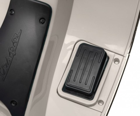 Milly Mally Pojazd na akumulator Vespa GTS Super White Milly Mally Pojazd na akumulator Vespa GTS Super White