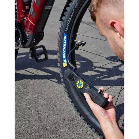 POMPKA KOMPRESOR TURYSTYCZNY NA AKUMULATOR MICHELIN POMPKA KOMPRESOR TURYSTYCZNY NA AKUMULATOR MICHELIN